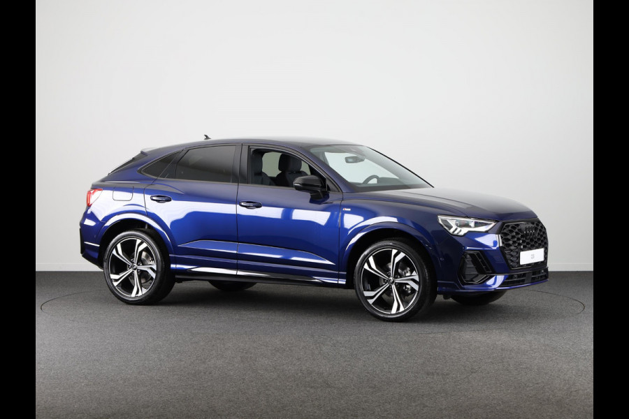Audi Q3 Sportback 35 TFSI S Edition Competition leder interieur met rode stiksels, comfortsleutel, adaptive cruise control, verwarmbare voorstoelen, optiekpakket zwart plus