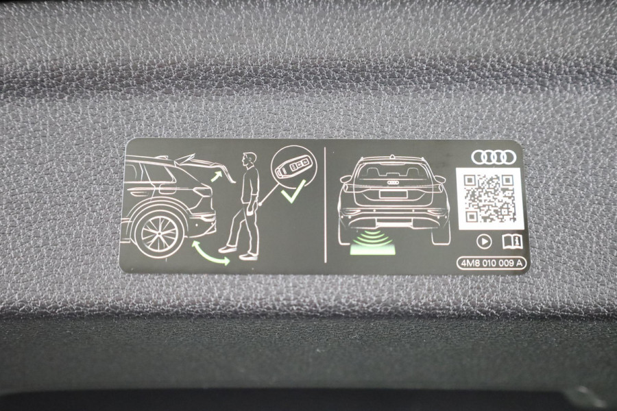 Audi Q3 Sportback 35 TFSI S Edition Competition leder interieur met rode stiksels, comfortsleutel, adaptive cruise control, verwarmbare voorstoelen, optiekpakket zwart plus