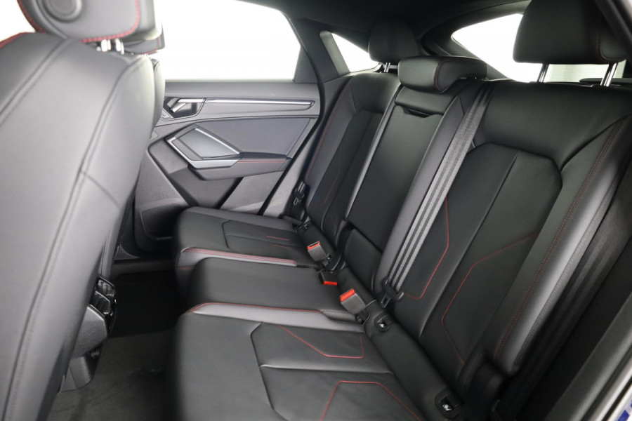 Audi Q3 Sportback 35 TFSI S Edition Competition leder interieur met rode stiksels, comfortsleutel, adaptive cruise control, verwarmbare voorstoelen, optiekpakket zwart plus