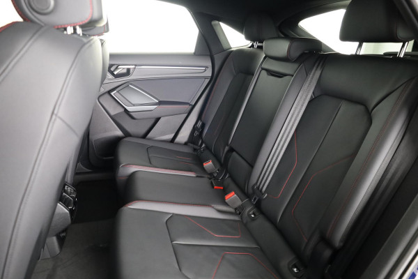 Audi Q3 Sportback 35 TFSI S Edition Competition leder interieur met rode stiksels, comfortsleutel, adaptive cruise control, verwarmbare voorstoelen, optiekpakket zwart plus