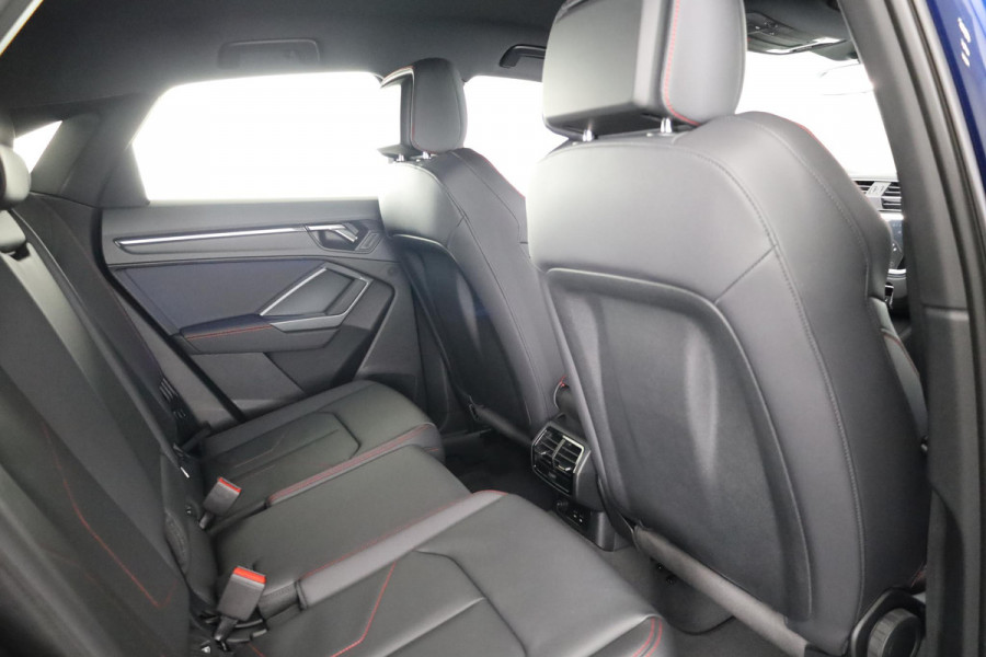 Audi Q3 Sportback 35 TFSI S Edition Competition leder interieur met rode stiksels, comfortsleutel, adaptive cruise control, verwarmbare voorstoelen, optiekpakket zwart plus