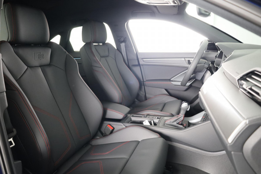 Audi Q3 Sportback 35 TFSI S Edition Competition leder interieur met rode stiksels, comfortsleutel, adaptive cruise control, verwarmbare voorstoelen, optiekpakket zwart plus