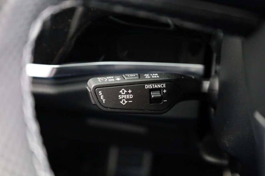Audi Q3 Sportback 35 TFSI S Edition Competition leder interieur met rode stiksels, comfortsleutel, adaptive cruise control, verwarmbare voorstoelen, optiekpakket zwart plus