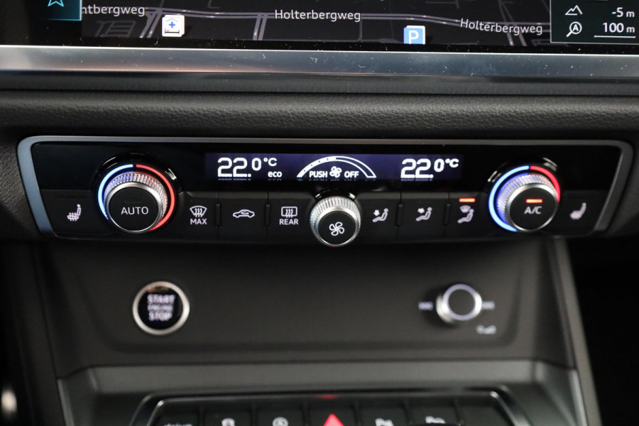 Audi Q3 Sportback 35 TFSI S Edition Competition leder interieur met rode stiksels, comfortsleutel, adaptive cruise control, verwarmbare voorstoelen, optiekpakket zwart plus