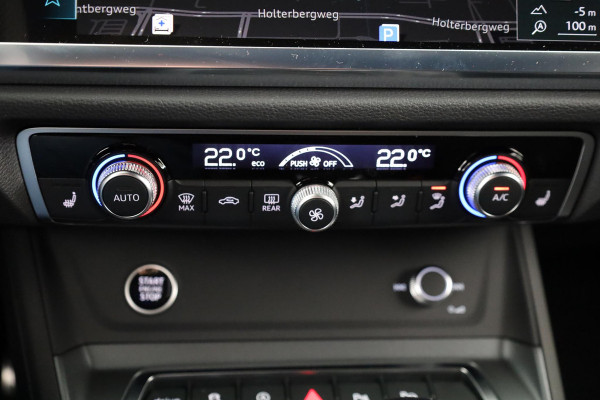 Audi Q3 Sportback 35 TFSI S Edition Competition leder interieur met rode stiksels, comfortsleutel, adaptive cruise control, verwarmbare voorstoelen, optiekpakket zwart plus