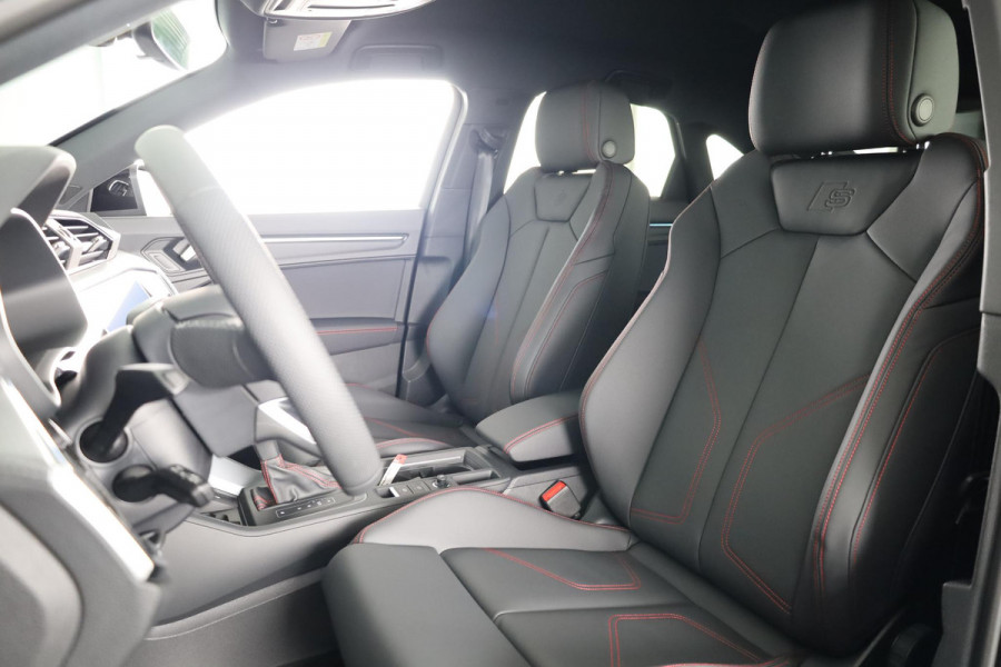 Audi Q3 Sportback 35 TFSI S Edition Competition leder interieur met rode stiksels, comfortsleutel, adaptive cruise control, verwarmbare voorstoelen, optiekpakket zwart plus