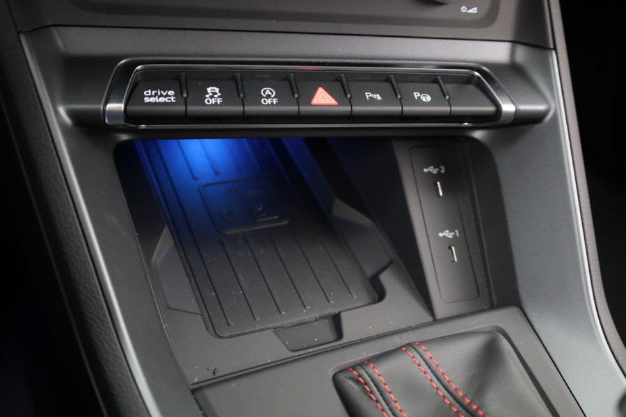 Audi Q3 Sportback 35 TFSI S Edition Competition leder interieur met rode stiksels, comfortsleutel, adaptive cruise control, verwarmbare voorstoelen, optiekpakket zwart plus