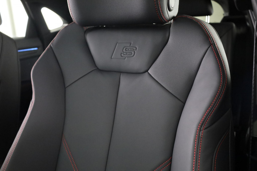 Audi Q3 Sportback 35 TFSI S Edition Competition leder interieur met rode stiksels, comfortsleutel, adaptive cruise control, verwarmbare voorstoelen, optiekpakket zwart plus