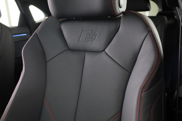 Audi Q3 Sportback 35 TFSI S Edition Competition leder interieur met rode stiksels, comfortsleutel, adaptive cruise control, verwarmbare voorstoelen, optiekpakket zwart plus