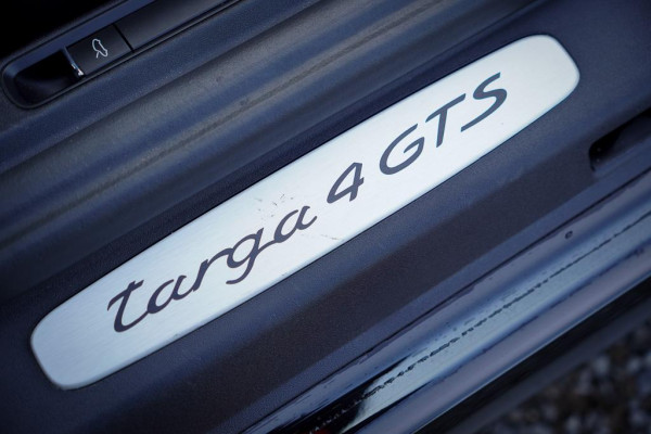 Porsche 911 3.0 Targa 4 GTS 991.2 / PTV+ / Camera / Bose
