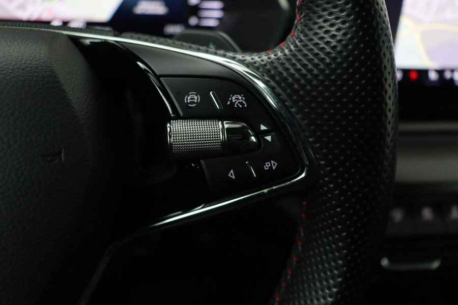 Škoda Octavia 1.4 TSI RS iV PHEV | Head-Up | Stoel & stuurverwarming | Adaptive cruise | Standkachel | Matrix LED | Massage | Alcantara | Camera | Carplay | Memory | Canton Sound | Virtual Cockpit | Side Assist