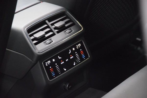 Audi A6 Avant RS 6 TFSI Quattro Dynamic Plus Pakket|Panoramadak|Keramisch|BTW|Achterasbesturing|Dealer Onderhouden