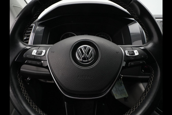 Volkswagen Transporter 2.0 TDI L2H1 DC Highline Navigatie Trekhaak Voorruitverwarming Acc