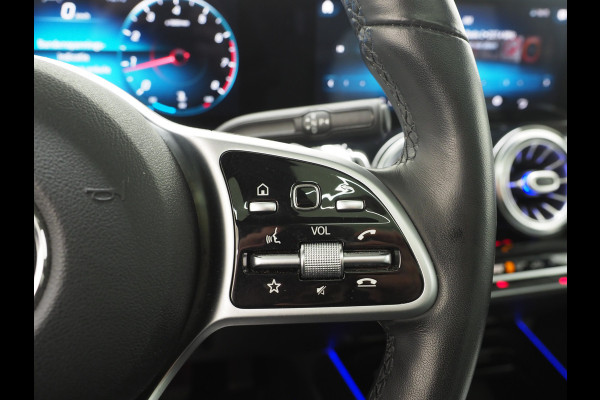 Mercedes-Benz Glb 200 Premium Plus | Panoramadak | Burmester | 360 | Adaptive Cruise | Keyless | Trekhaak
