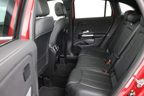 Mercedes-Benz GLA 250e Business Solution Luxury Limited | Panoramadak | Adaptive cruise | Trekhaak | Leder | Stoelverwarming | Matrix LED | Memory | Camera | Navigatie | Park Assist | Sfeerverlichting