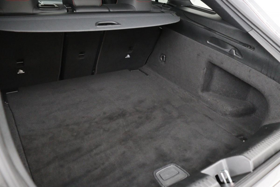 Mercedes-Benz CLA-Klasse 200 AMG | Panoramadak | Stoelverwarming | Widescreen | Camera | Sfeerverlichting | Full LED | Navigatie | Climate control | Park Assist