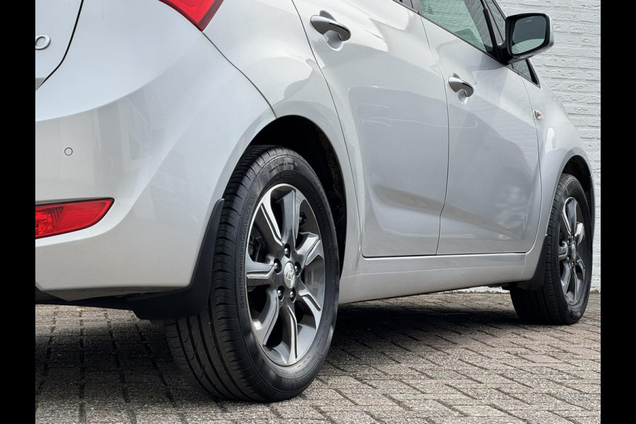 Hyundai ix20 1.6i Go! Automaat Parkeer sensoren Clima Cruise Stuur en stoelverwarming