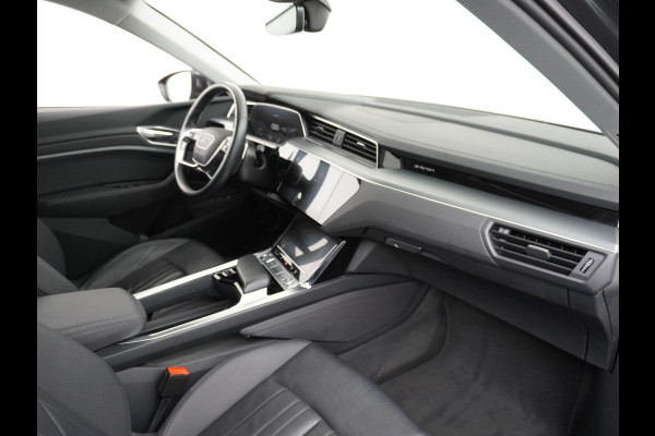 Audi e-tron 50 Quattro Launch Edition Plus 71kWh Navi Panoramadak Luchtvering Cruise control Adaptief PDC Stoelverwarming Parkeerhulp v/a/zi Led Lmv 20" Keyless-go Lichtpakket Dodehoekdetectie Regensensor Fase 3 laden