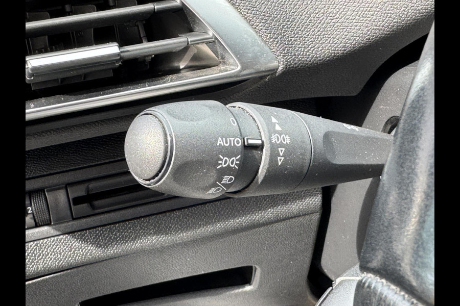 Peugeot 3008 1.2 PureTech Allure Carplay Cruise Pdc Clima Navigatie Goed onderhouden!