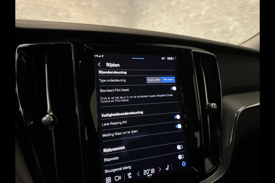 Volvo S60 350pk T6 AWD Long Range! | Plus Dark | Sportstoelen | Pilot-Assist | ACC | Memory | Leder | Trekhaak | Keyless-Entry | Thunder-Grey | Stoelverwarming V+A | Stuurverwarming | Full-LED | Carplay | Origineel NL | 19'' | Getint Glas |