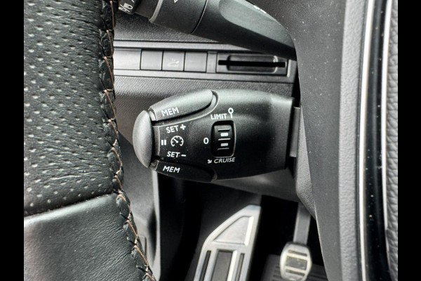Peugeot 3008 1.2 PureTech GT Line Cruise control Climate control Apple / Android Achteruitrijcamera Dodehoekdetectie