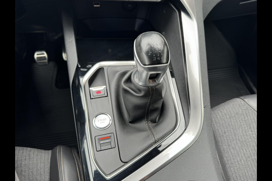 Peugeot 3008 1.2 PureTech GT Line Cruise control Climate control Apple / Android Achteruitrijcamera Dodehoekdetectie