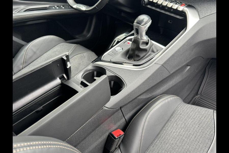 Peugeot 3008 1.2 PureTech GT Line Cruise control Climate control Apple / Android Achteruitrijcamera Dodehoekdetectie