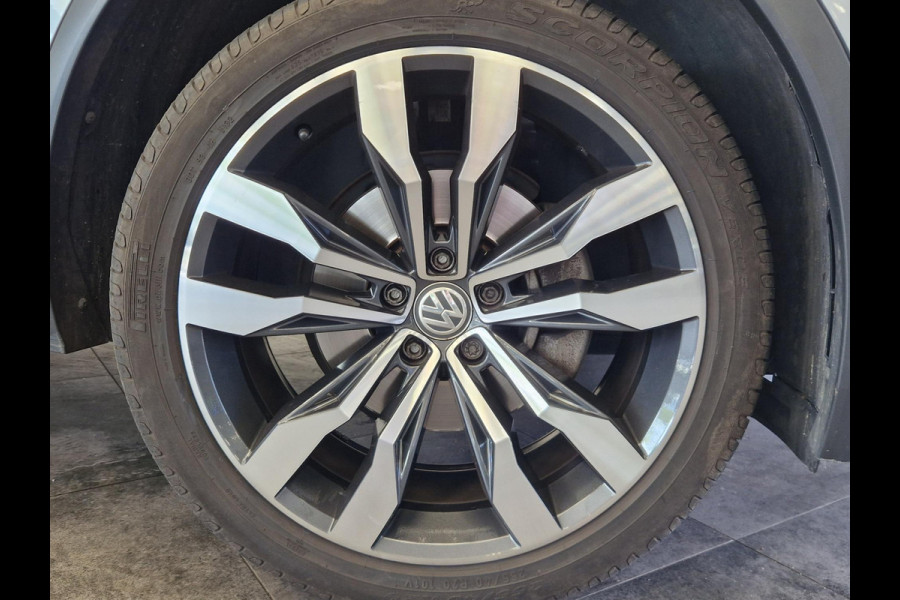 Volkswagen Tiguan Allspace 1.5 TSI Highline Business R 7-Persoons Panoramadak Navigatie Camera CruiseControl
