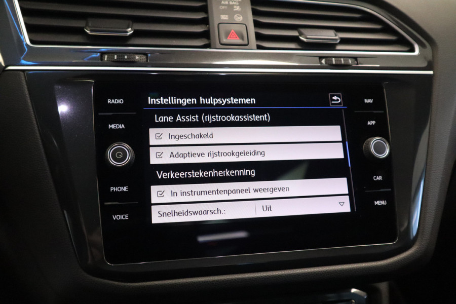 Volkswagen Tiguan Allspace 1.5 TSI Highline Business R 7-Persoons Panoramadak Navigatie Camera CruiseControl