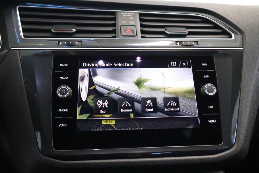 Volkswagen Tiguan Allspace 1.5 TSI Highline Business R 7-Persoons Panoramadak Navigatie Camera CruiseControl