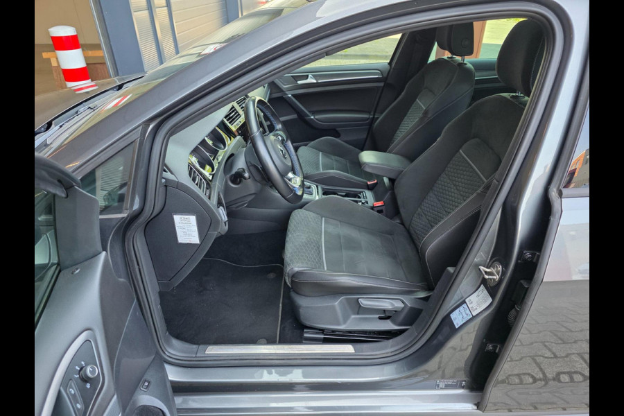 Volkswagen Golf 1.4 TSI PHEV GTE | PANO / ACC / LED / CARPLAY / CAMERA / P.SENSOR V+A / LEDER-ALCANTARA / STOELVERW. / LANE ASS !