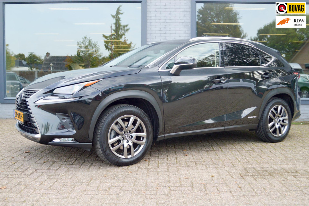 Lexus NX 300h AWD Luxury Line | Hybrid | Automaat | Trekhaak | Leder | El. bedienbare voorstoel Lexus NX 300h AWD Luxury Line | Hybrid | Automaat | Trekhaak | Leder | El. bedienbare voorstoel