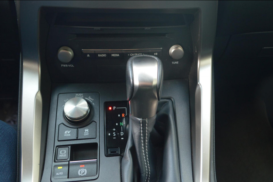 Lexus NX 300h AWD Luxury Line | Hybrid | Automaat | Trekhaak | Leder | El. bedienbare voorstoel