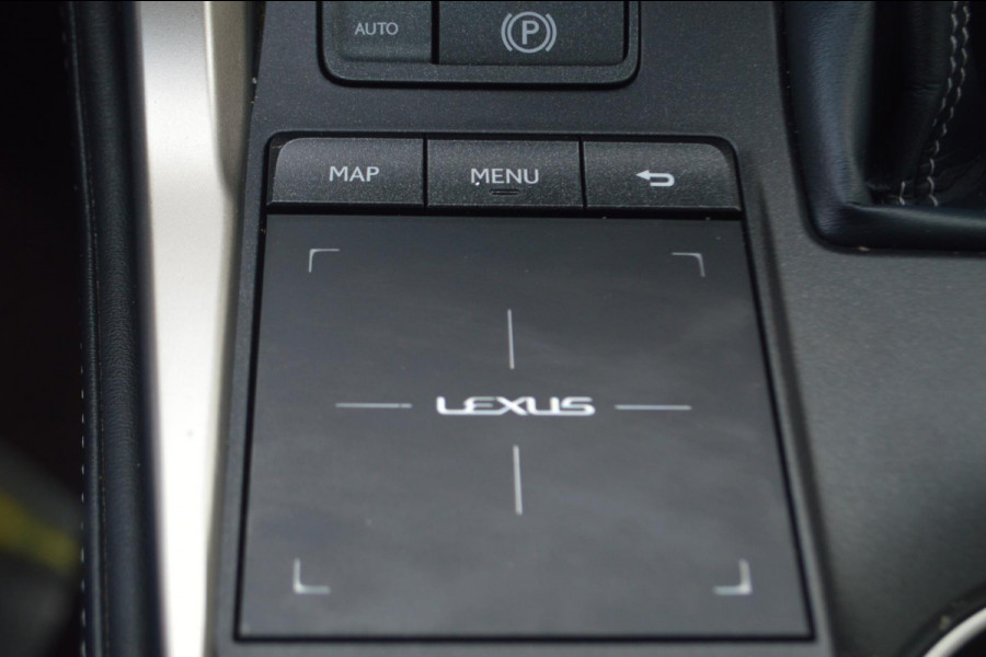 Lexus NX 300h AWD Luxury Line | Hybrid | Automaat | Trekhaak | Leder | El. bedienbare voorstoel