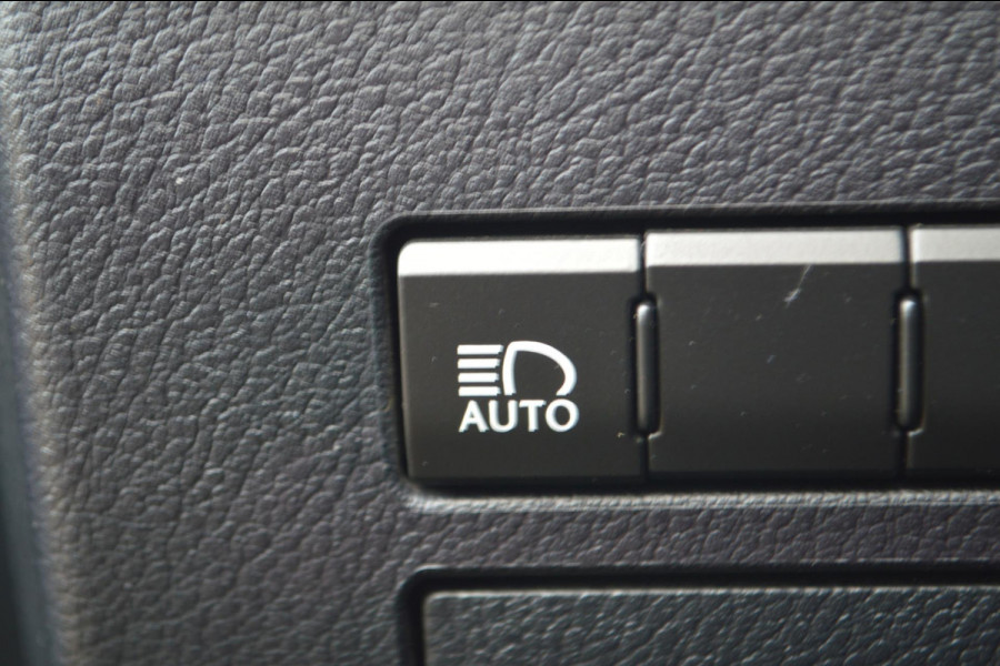 Lexus NX 300h AWD Luxury Line | Hybrid | Automaat | Trekhaak | Leder | El. bedienbare voorstoel