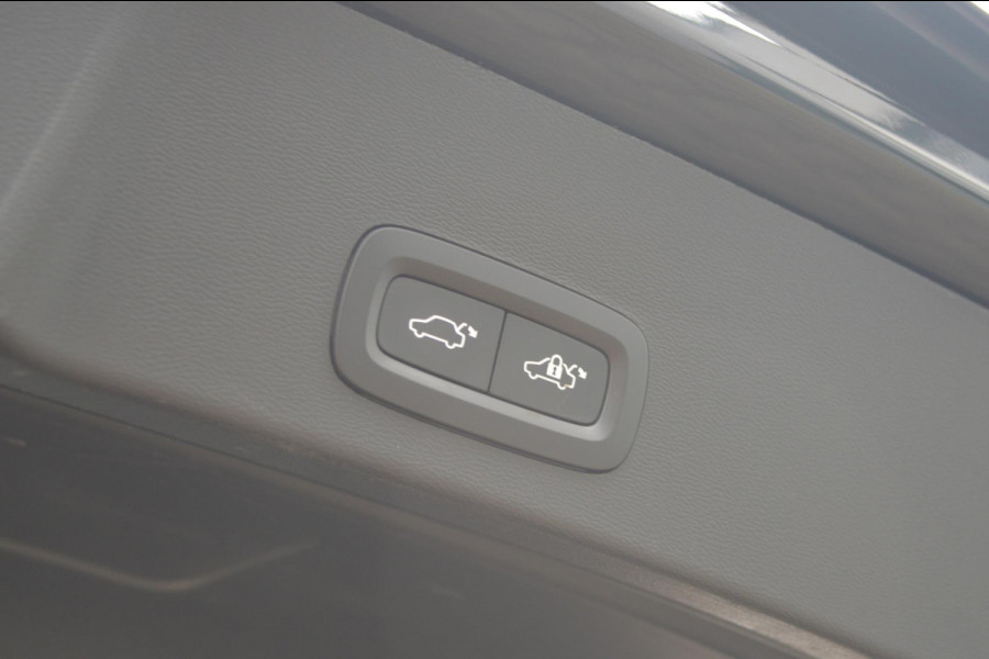 Volvo XC40 1.5 T5 Recharge Plug-in PHEV Facelift Ultimate Dark