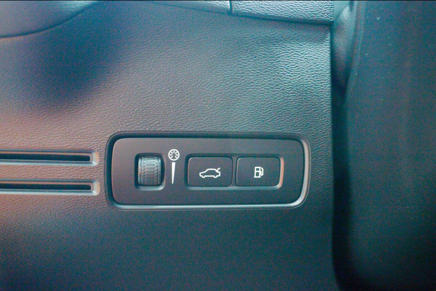 Volvo XC40 1.5 T5 Recharge Plug-in PHEV Facelift Ultimate Dark