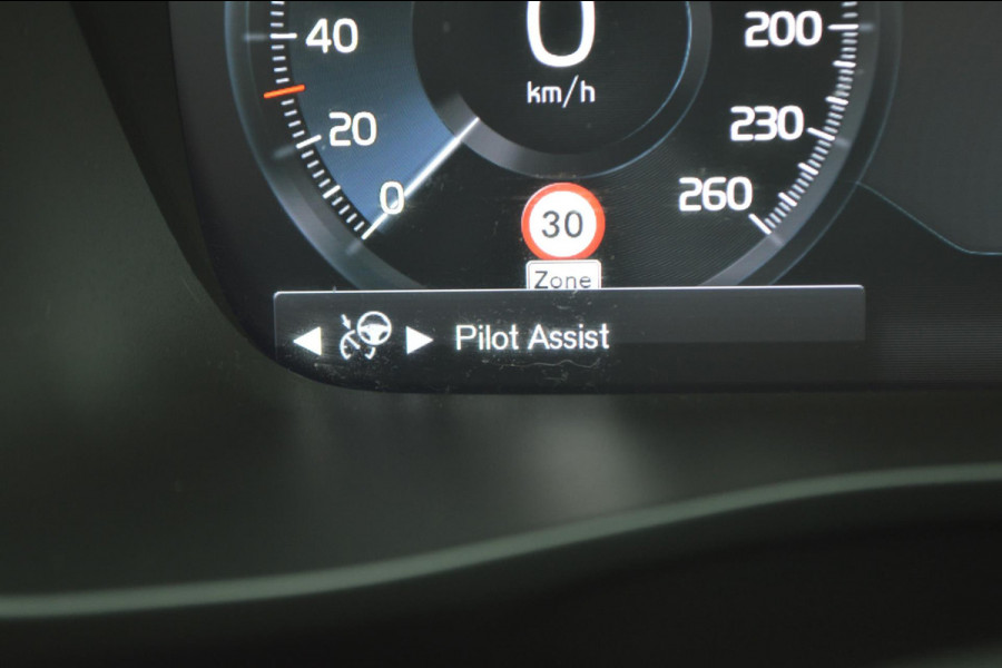Volvo XC40 1.5 T5 Recharge Plug-in PHEV Facelift Ultimate Dark