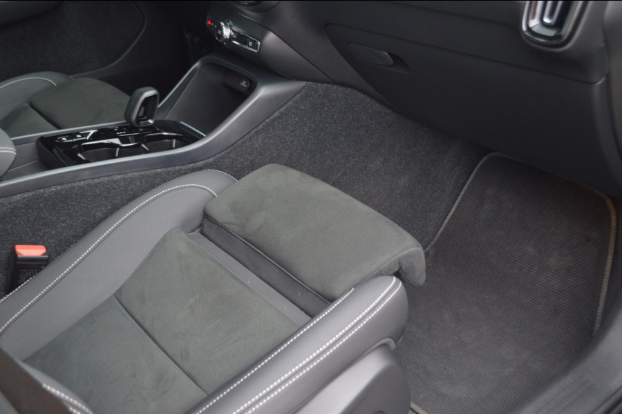 Volvo XC40 1.5 T5 Recharge Plug-in PHEV Facelift Ultimate Dark