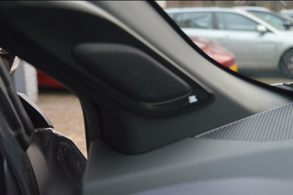 Toyota C-HR 1.8 Hybrid Bi-Tone Plus |UNIEK!!|Elektrisch open dak|Leder|Navigatie