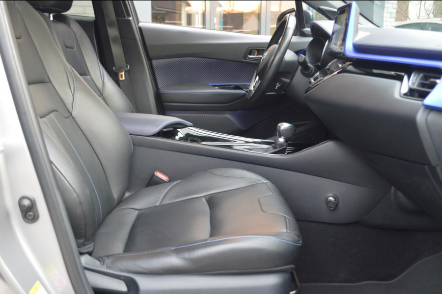 Toyota C-HR 1.8 Hybrid Bi-Tone Plus |UNIEK!!|Elektrisch open dak|Leder|Navigatie