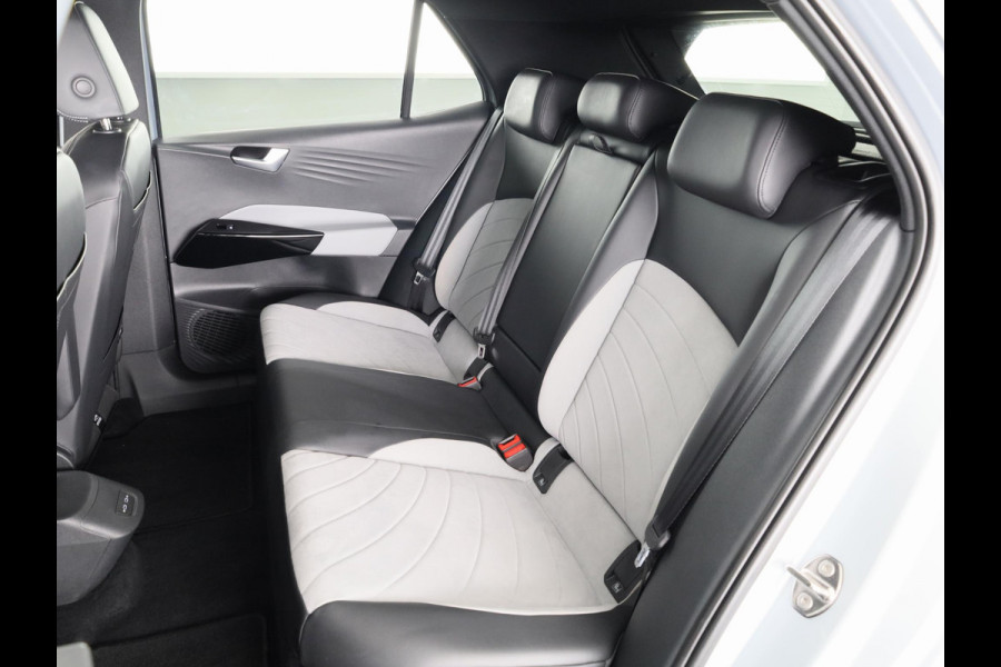 Volkswagen ID.3 Pro Edition 58 kWh 204 pk | Navigatie | Parkeersensoren (Park assist) | Achteruitrijcamera | Adaptieve cruise control | Stoelverwarming | LED koplampen |