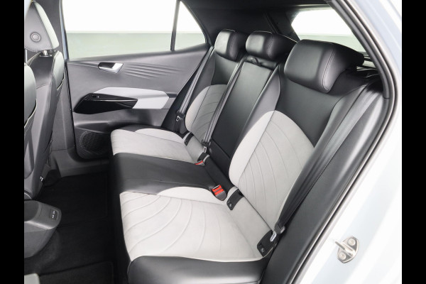 Volkswagen ID.3 Pro Edition 58 kWh 204 pk | Navigatie | Parkeersensoren (Park assist) | Achteruitrijcamera | Adaptieve cruise control | Stoelverwarming | LED koplampen |