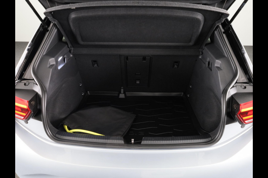 Volkswagen ID.3 Pro Edition 58 kWh 204 pk | Navigatie | Parkeersensoren (Park assist) | Achteruitrijcamera | Adaptieve cruise control | Stoelverwarming | LED koplampen |