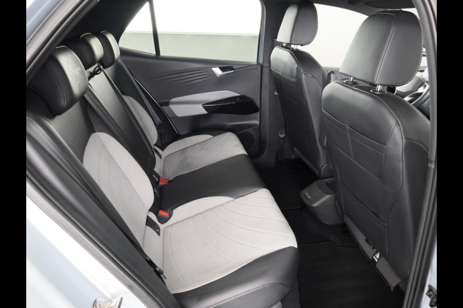Volkswagen ID.3 Pro Edition 58 kWh 204 pk | Navigatie | Parkeersensoren (Park assist) | Achteruitrijcamera | Adaptieve cruise control | Stoelverwarming | LED koplampen |