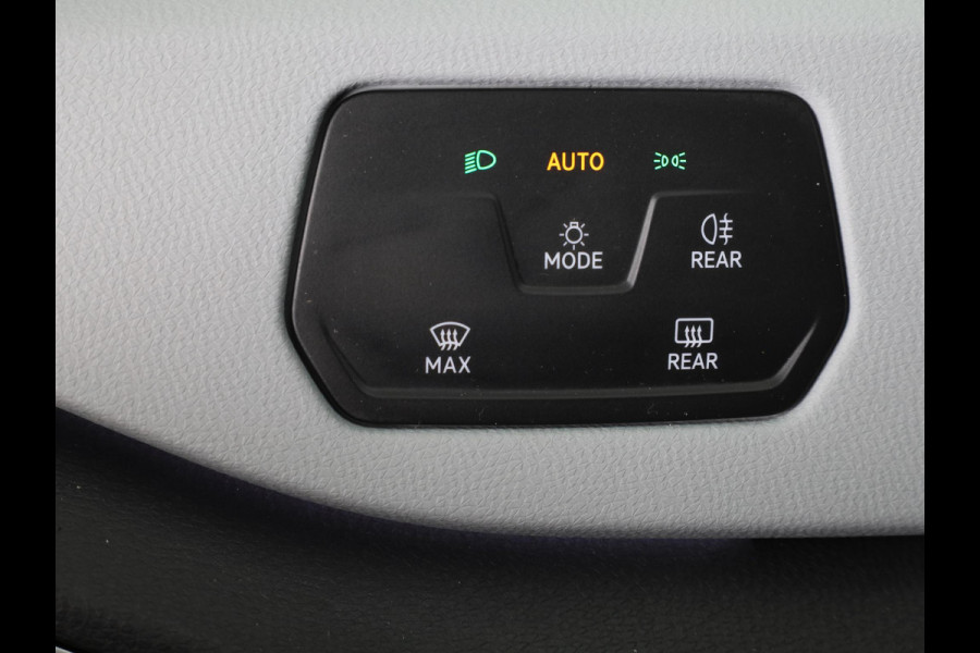 Volkswagen ID.3 Pro Edition 58 kWh 204 pk | Navigatie | Parkeersensoren (Park assist) | Achteruitrijcamera | Adaptieve cruise control | Stoelverwarming | LED koplampen |