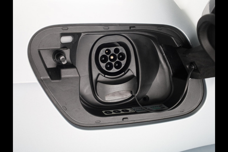Volkswagen ID.3 Pro Edition 58 kWh 204 pk | Navigatie | Parkeersensoren (Park assist) | Achteruitrijcamera | Adaptieve cruise control | Stoelverwarming | LED koplampen |