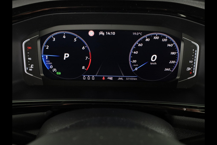 Volkswagen T-Roc 1.5 TSI R-Line 150 pk Automaat (DSG) | Verlengde garantie | Navigatie via App | Panoramadak | Parkeersensoren (Park assist) | Achteruitrijcamera | Black style pakket |