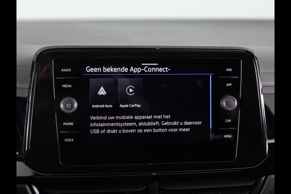 Volkswagen T-Roc 1.5 TSI R-Line 150 pk Automaat (DSG) | Verlengde garantie | Navigatie via App | Panoramadak | Parkeersensoren (Park assist) | Achteruitrijcamera | Black style pakket |