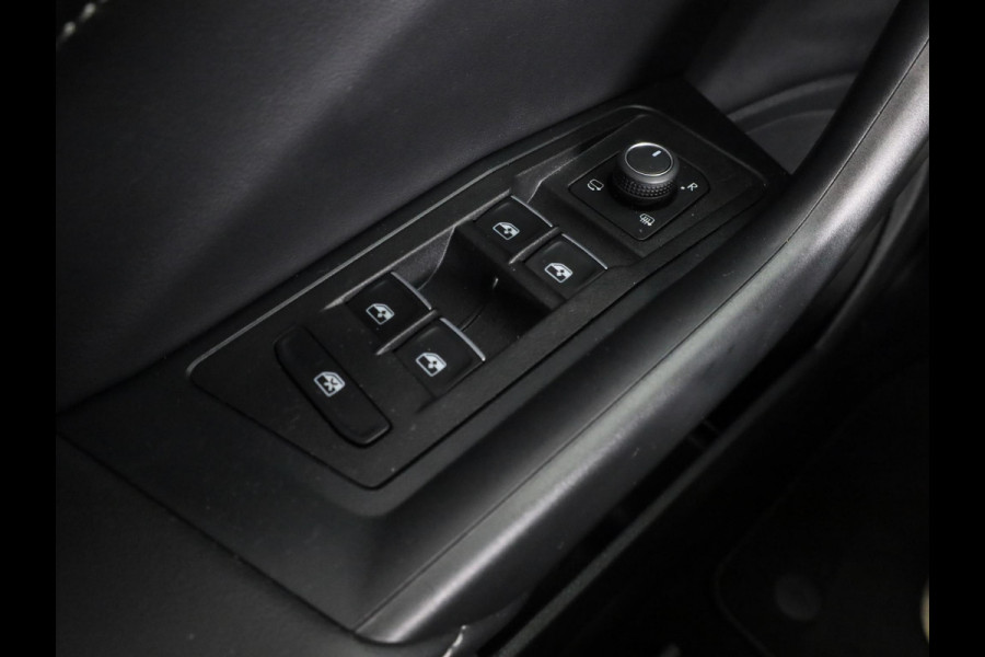 Volkswagen T-Roc 1.5 TSI R-Line 150 pk Automaat (DSG) | Verlengde garantie | Navigatie via App | Panoramadak | Parkeersensoren (Park assist) | Achteruitrijcamera | Black style pakket |